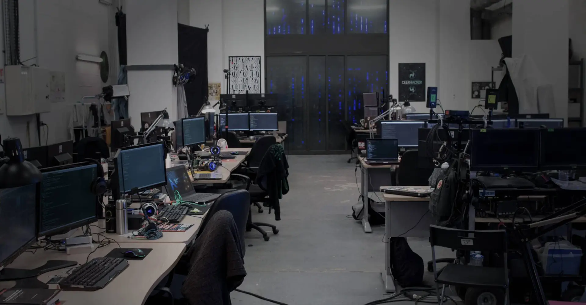 Salle des réseaux dans la série Le Bureau des Légendes